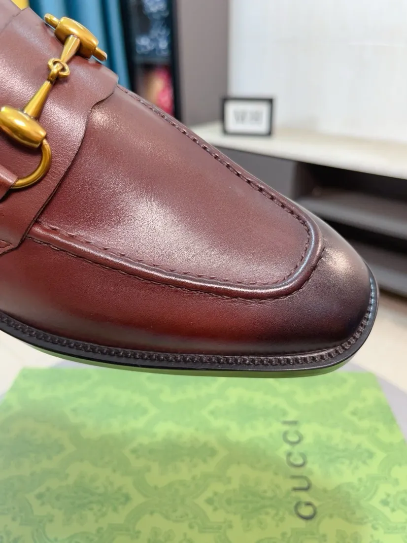 Factory price 500🌹🌹 [GUCCI Gucci] A new style of formal men's leather shoes is coming~ The original quality upper is made of cowhide imported from Italy + soft and delicate leather, comfortable and soft first-layer cowhide lining, rubber wear-resistant outsole, the shoe shape is dignified and domineering, and the luxury charm cannot be concealed! The natural and free nouveau riche leads the trend. Code number: 38-44